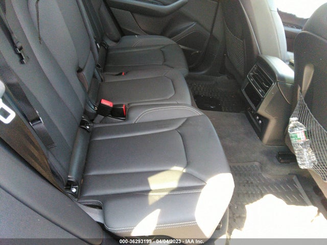 WA1EVAF17KD035976 Audi Q8 Premium Plus