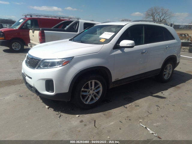 2015 KIA SORENTO LX VIN: 5XYKTDA76FG651011
