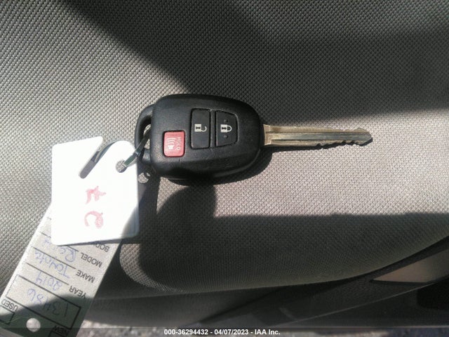 2014 TOYOTA RAV4 XLE VIN: 2T3WFREV5EW130571