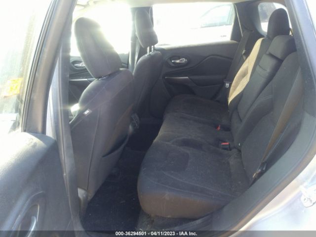 1C4PJMCXXKD112909 Jeep Cherokee Latitude