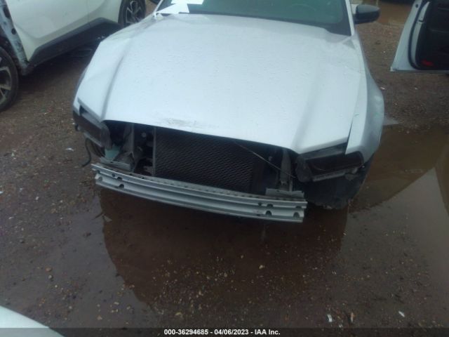 1ZVBP8EM5E5317097 Ford Mustang V6