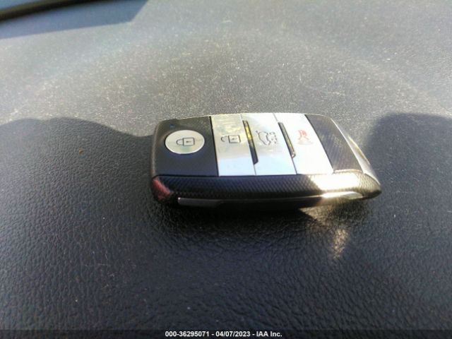 KNDCB3LC4K5250605 KIA NIRO LX