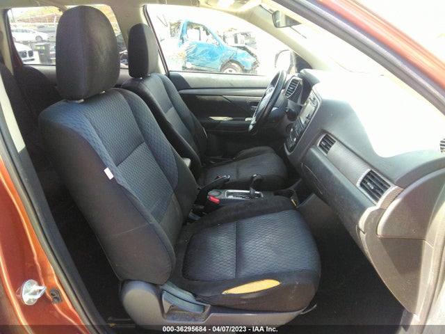 JA4AD3A37EZ010136 Mitsubishi Outlander Se