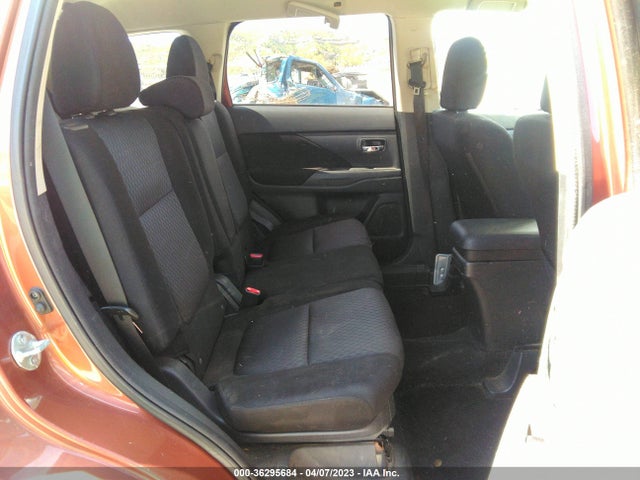 JA4AD3A37EZ010136 Mitsubishi Outlander Se