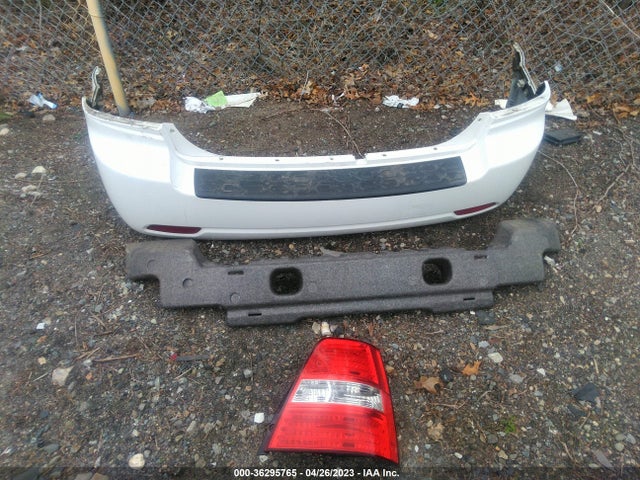 2008 KIA SORENTO LX VIN: KNDJC735185796414