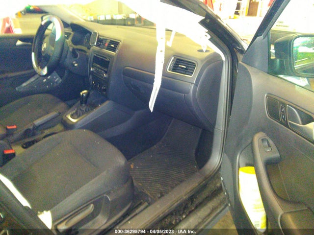 3VW2K7AJXEM399651 Volkswagen Jetta Sedan S