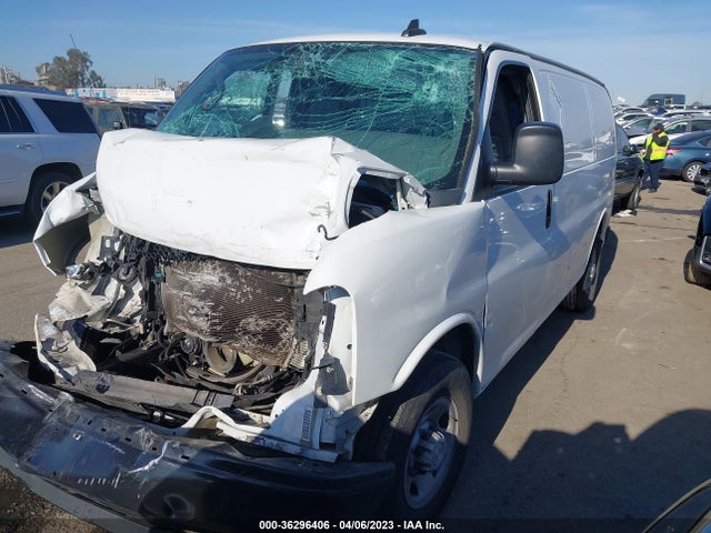 Chevrolet EXPRESS CARGO VAN 2018 1GCWGAFPXJ1314055 Image 2