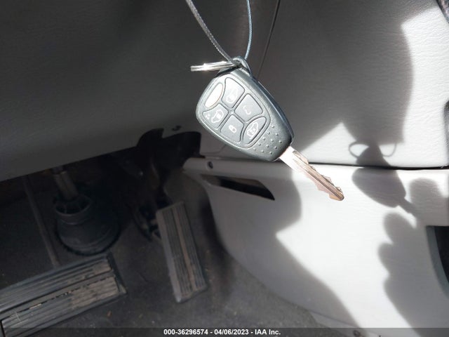 2007 DODGE GRAND CARAVAN SXT VIN: 2D4GP44L27R118687