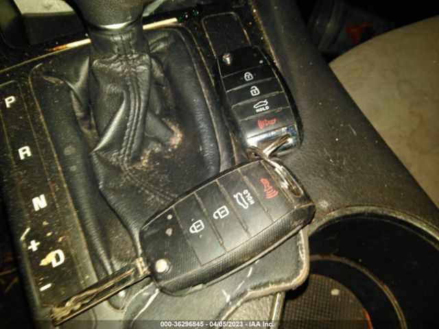 KNAGM4A7XF5629666 KIA Optima Lx
