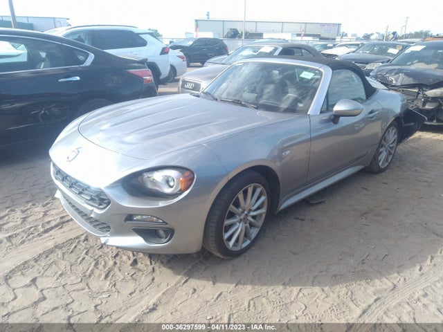 JC1NFAEK3H0107590 Fiat 124 Spider Lusso