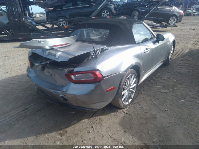 JC1NFAEK3H0107590 Fiat 124 Spider Lusso
