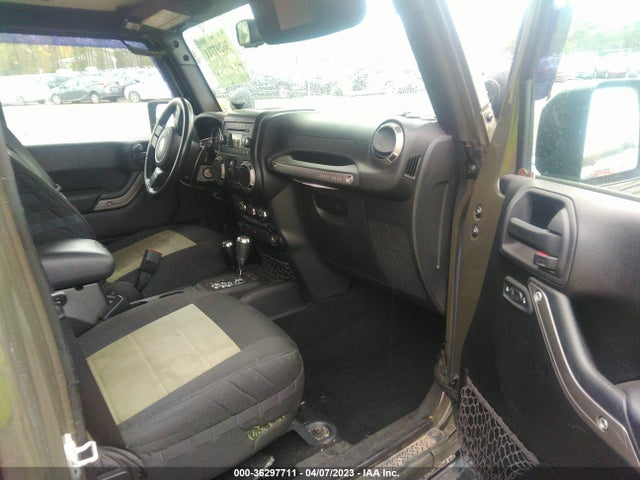 1C4BJWDG9FL649643 Jeep Wrangler Unlimited Sport