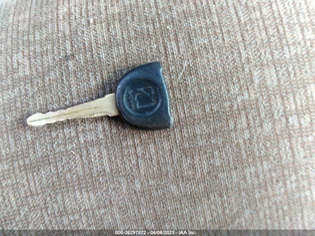 2000 SATURN SL VIN: 1G8ZJ5270YZ265269