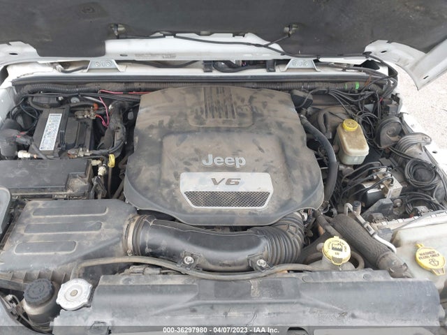 2014 JEEP WRANGLER UNLIMITED SAHARA VIN: 1C4BJWEG8EL218403