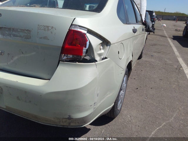 2010 FORD FOCUS S VIN: 1FAHP3EN0AW104318