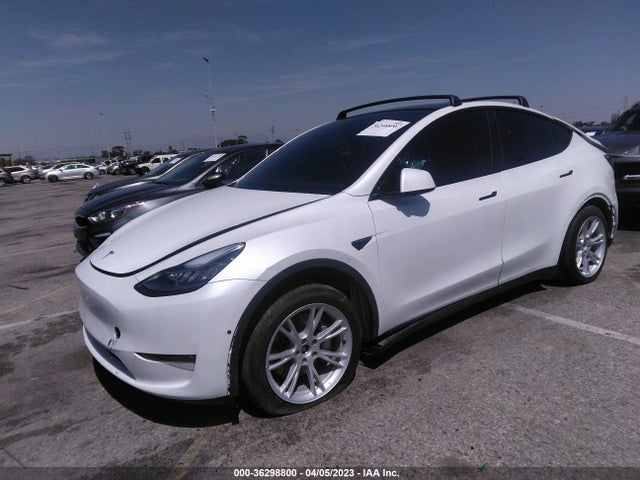 Tesla Model Y Long Range 2021 5YJYGDEE4MF273671 Image 2