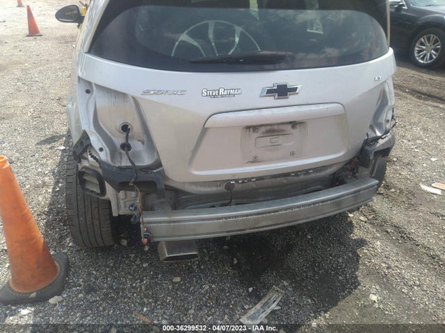 Chevrolet SONIC LT 2018 1G1JD6SH1J4120505 Image 8