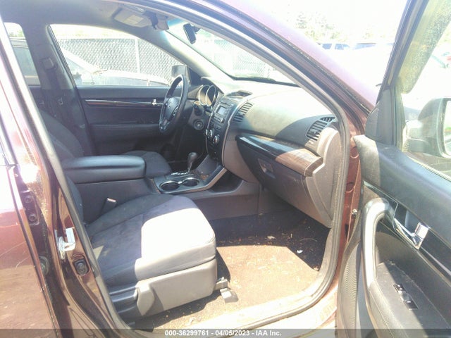 2012 KIA SORENTO LX VIN: 5XYKTCA64CG250828