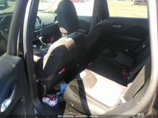 1C4PJLCB5EW186584 Jeep Cherokee Latitude