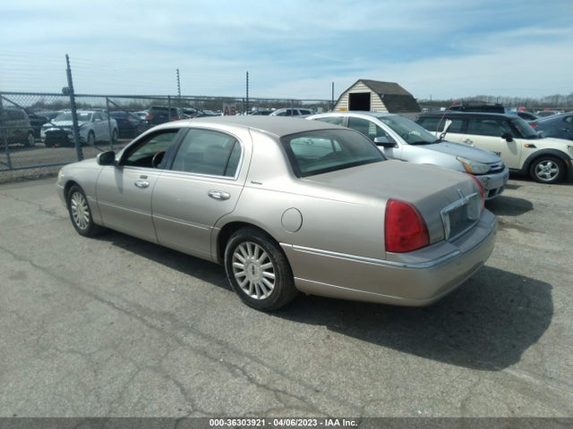 2003 LINCOLN TOWN CAR SIGNATURE VIN: 1LNHM82WX3Y659020