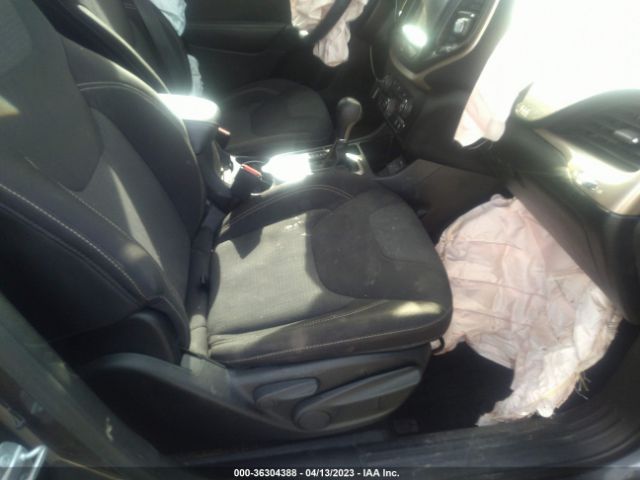 1C4PJLCB6FW706826 Jeep Cherokee Latitude