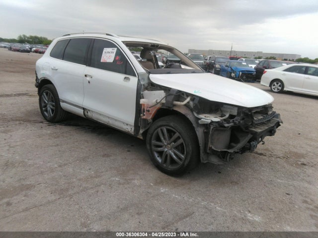 2016 Volkswagen Touareg, VIN: WVGEP9BP5GD002518