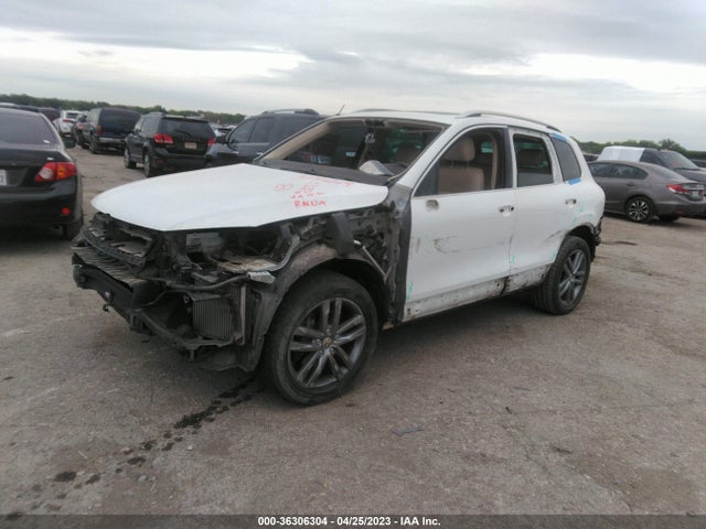 2016 Volkswagen Touareg, VIN: WVGEP9BP5GD002518