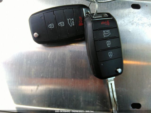 KNDJN2A28H7411876 KIA Soul Base