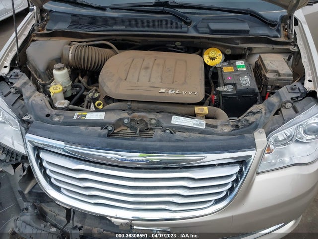 2C4RC1GGXGR159860 Chrysler Town & Country Limited Platinum