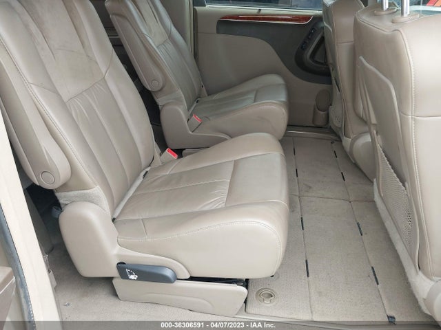 2C4RC1GGXGR159860 Chrysler Town & Country Limited Platinum
