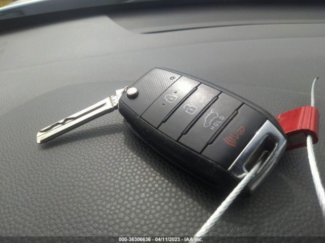 KNDJN2A2XF7221042 KIA Soul Base