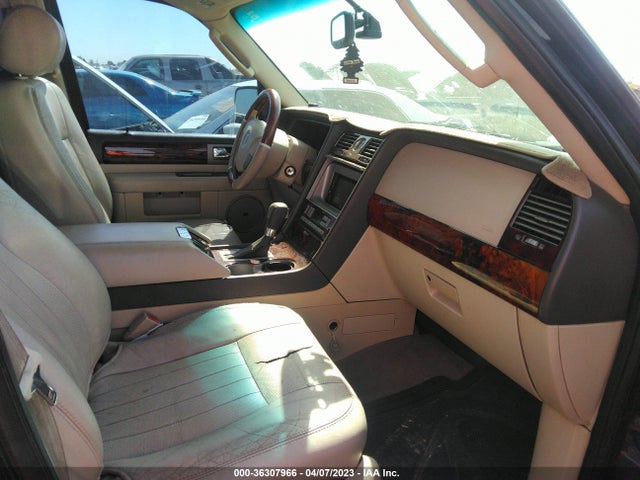 2004 LINCOLN NAVIGATOR LUXURY/ULTIMATE VIN: 5LMFU28R24LJ16276
