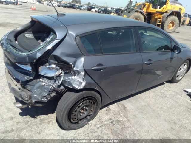 KNAFK5A82G5658287 KIA Forte 5-door Lx