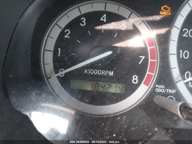 2005 TOYOTA SIENNA XLE VIN: 5TDBA22C75S049967