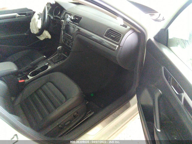 1VWCT7A31HC058065 Volkswagen Passat 1.8t Sel Premium