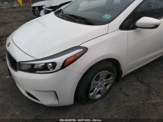 3KPFK4A7XJE263287 KIA FORTE LX