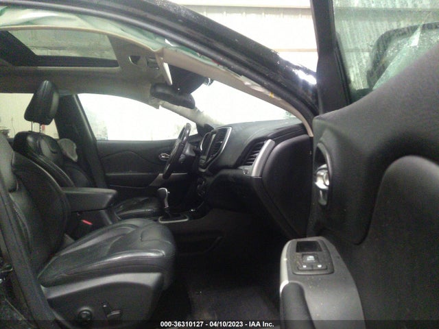 1C4PJMJS1HW565823 Jeep Cherokee Overland