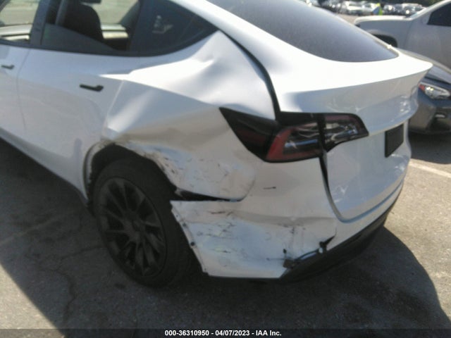 Tesla Model Y Long Range 2021 5YJYGDEE3MF271197 Image 7