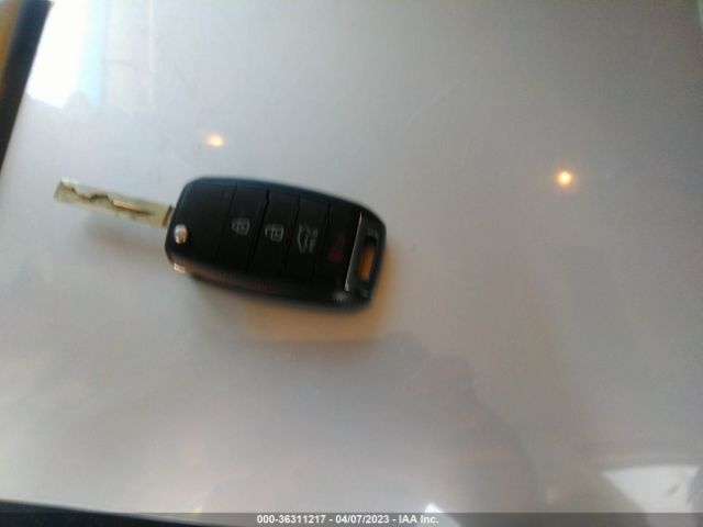 5XYPG4A34HG217566 KIA SORENTO LX