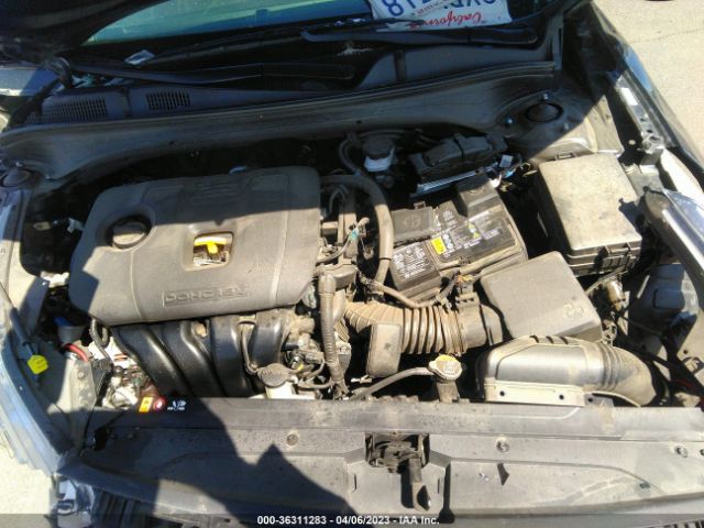 3KPF24AD6ME401773 KIA Forte Lxs
