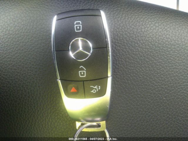 WDD3G4EB0KW021625 Mercedes-Benz A-class A 220
