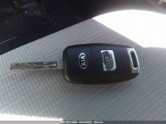 5XYKTCA63EG439828 KIA SORENTO LX