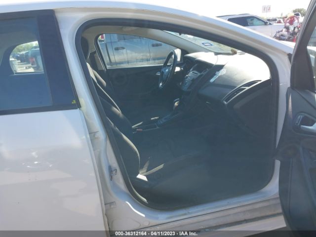 1FADP3F25GL305709 Ford FOCUS SE