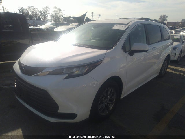 Toyota SIENNA LE 2023 5TDKRKEC1PS141857 Image 2