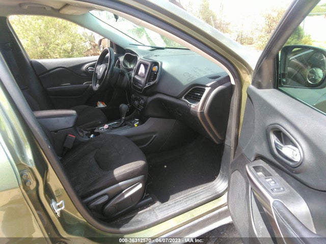 1C4PJLCB7KD370688 Jeep Cherokee Latitude