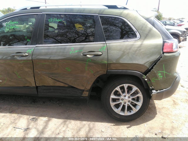 1C4PJLCB7KD370688 Jeep Cherokee Latitude