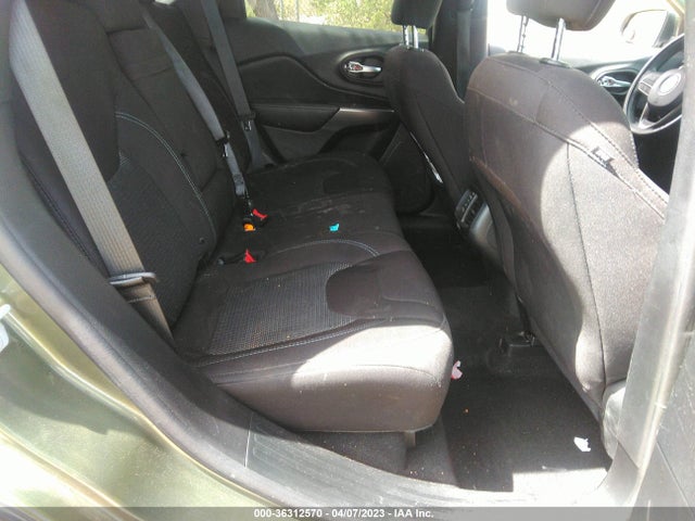 1C4PJLCB7KD370688 Jeep Cherokee Latitude