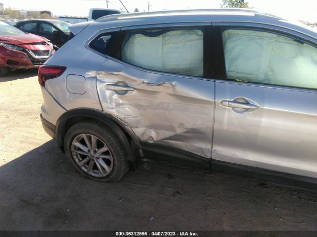 JN1BJ1CP1JW500867 Nissan Rogue Sport Sv