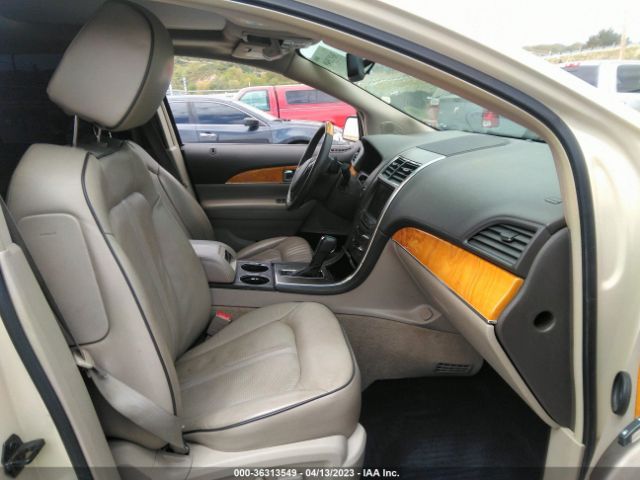 2LMDJ8JK7EBL01979 Lincoln MKX