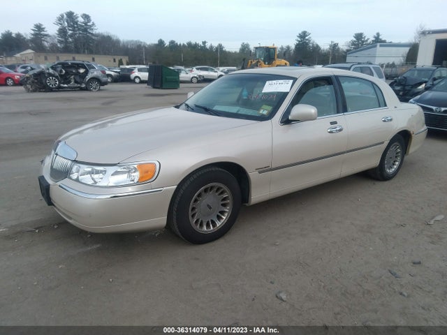 1999 LINCOLN TOWN CAR CARTIER VIN: 1LNHM83W1XY661467